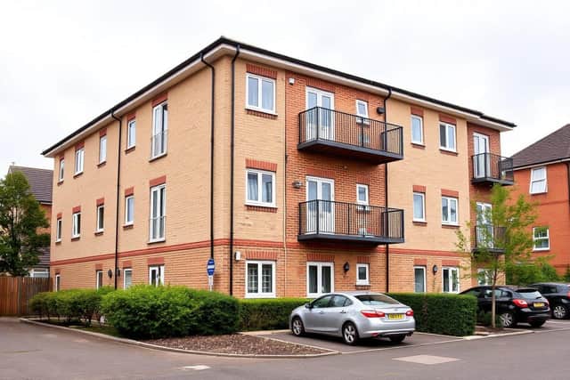 3 bedroom apartment, Woodland View, Reading
