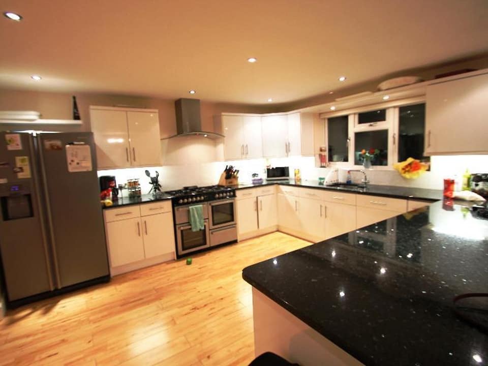 Five-bedroom semi-detached home — St Andrews Crescent, Windsor